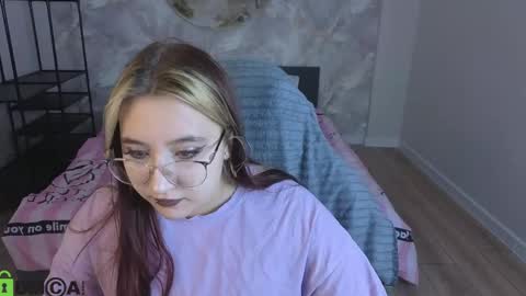 Snapshot of luna_host chatting on 14, 4, 2026 Luna Host online show from 14, 4, 2026
