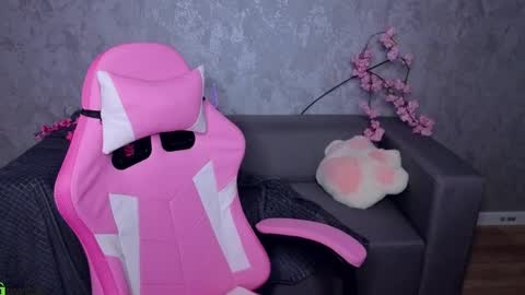 Snapshot of luna_host chatting on 18, 5, 2026 Luna Host online show from 18, 5, 2026