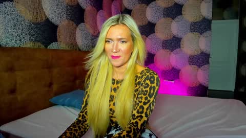 luna_lew1s online show from 22, 12, 2024