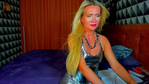 luna_lew1s online show from 22, 1, 2025