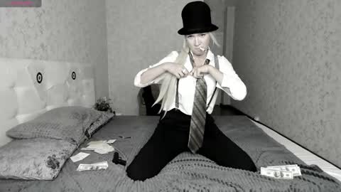 luna_lew1s online show from 27, 2, 2025