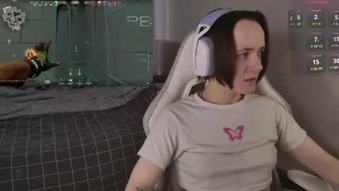 luna_loveeee online show from 16, 4, 2026