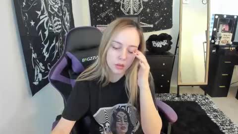 Luna online show from 18, 12, 2025