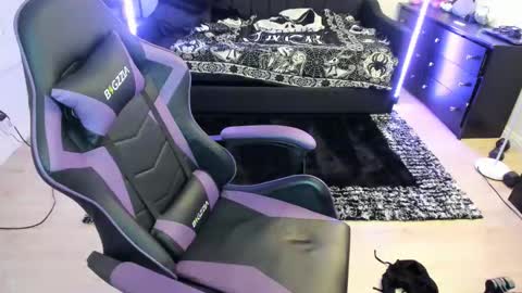 Luna online show from 7, 4, 2026