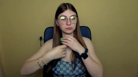 Snapshot of luna_lush_ chatting on 8, 4, 2026 Luna online show from 8, 4, 2026