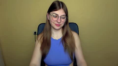 Snapshot of luna_lush_ chatting on 10, 4, 2026 Luna online show from 10, 4, 2026