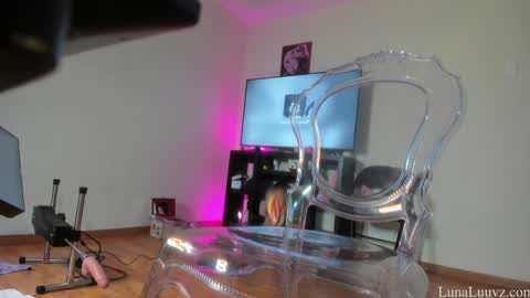 Snapshot of luna_luuvz chatting on 1, 10, 2025 Luna Luuvz online show from 1, 10, 2025