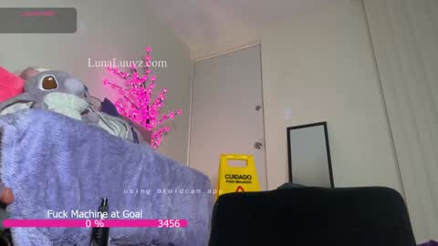 Snapshot of luna_luuvz chatting on 12, 11, 2025 Luna Luuvz online show from 12, 11, 2025