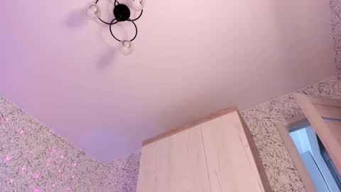 Snapshot of luna_moran chatting on 7, 3, 2025 Lina online show from 7, 3, 2025