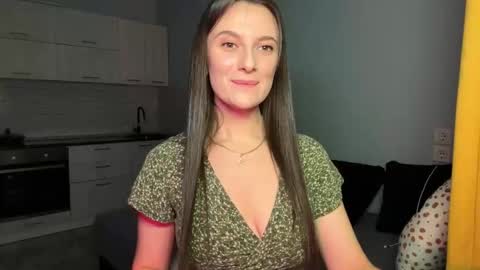 luna_raee online show from 3, 11, 2025