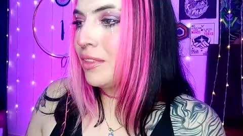 Snapshot of luna_ray420 chatting on 4, 2, 2025 MISS LUNA online show from 4, 2, 2025