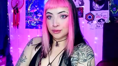 Snapshot of luna_ray420 chatting on 1, 3, 2025 MISS LUNA online show from 1, 3, 2025