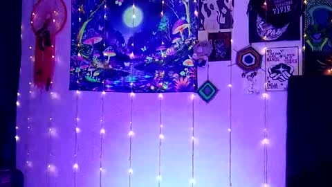 Snapshot of luna_ray420 chatting on 4, 3, 2025 MISS LUNA online show from 4, 3, 2025