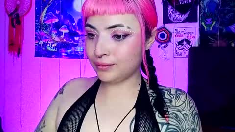 Snapshot of luna_ray420 chatting on 4, 3, 2025 MISS LUNA online show from 4, 3, 2025