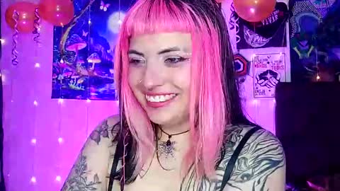 Snapshot of luna_ray420 chatting on 12, 3, 2025 MISS LUNA online show from 12, 3, 2025