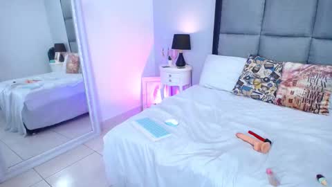 lunaa_moonn online show from 22, 9, 2025