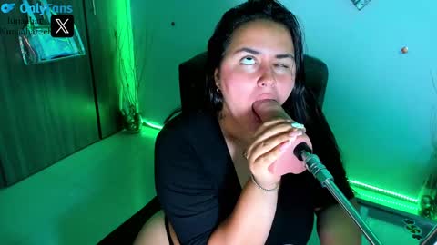 Snapshot of lunaahatzel chatting on 10, 12, 2024 Luna Hatzel online show from 10, 12, 2024