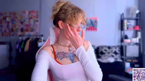 Snapshot of lunacyy chatting on 30, 5, 2026 Britney online show from 30, 5, 2026