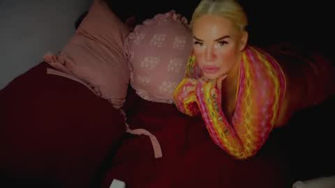 Luna Daddys Girl online show from 14, 4, 2026