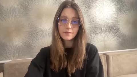 lunafeather online show from 4, 3, 2026