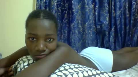 lunah_kitty online show from 12, 4, 2026