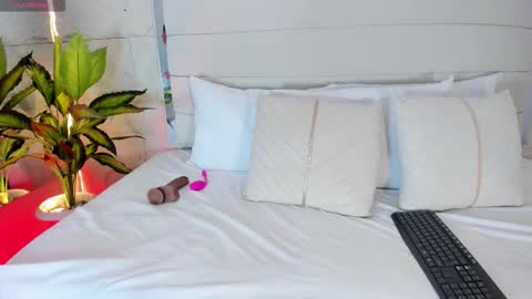 Luna  online show from 4, 3, 2026