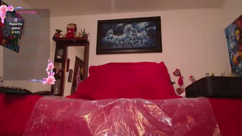 Snapshot of lunalatinacoo chatting on 31, 10, 2025 LUNA online show from 31, 10, 2025