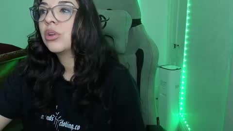 Snapshot of lunamaex0 chatting on 18, 3, 2026 Luna Mae online show from 18, 3, 2026