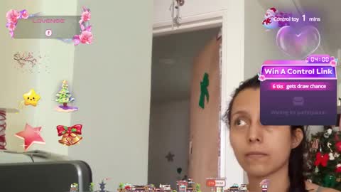 Snapshot of lunamoon_17 chatting on 16, 12, 2024 LUNA online show from 16, 12, 2024