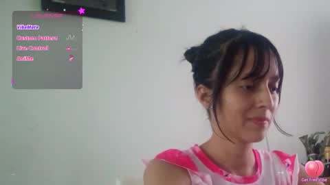 Snapshot of lunamoon_17 chatting on 4, 2, 2025 LUNA online show from 4, 2, 2025