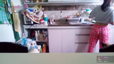 Snapshot of lunamoon_17 chatting on 21, 2, 2025 LUNA online show from 21, 2, 2025