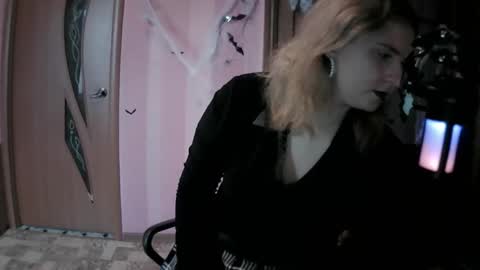 Snapshot of lunamystique_ chatting on 5, 11, 2025 lunamystique_ online show from 5, 11, 2025