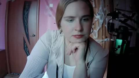 Snapshot of lunamystique_ chatting on 7, 11, 2025 lunamystique_ online show from 7, 11, 2025