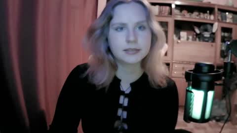 Snapshot of lunamystique_ chatting on 8, 4, 2026 lunamystique_ online show from 8, 4, 2026