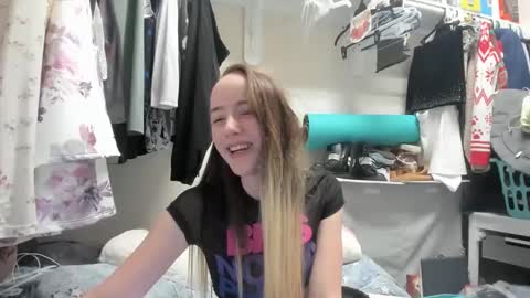 lunapixie2020 online show from 5, 12, 2024