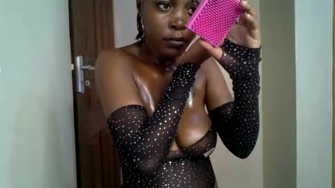 Snapshot of lunargoddess45 chatting on 5, 2, 2026 lunargoddess45 online show from 5, 2, 2026