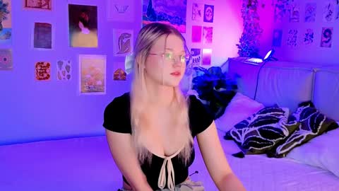 Snapshot of lunariafox chatting on 9, 4, 2026 lunariafox online show from 9, 4, 2026