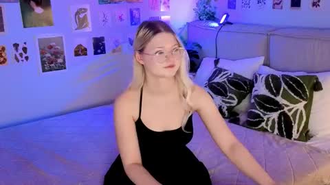 Snapshot of lunariafox chatting on 18, 4, 2026 lunariafox online show from 18, 4, 2026