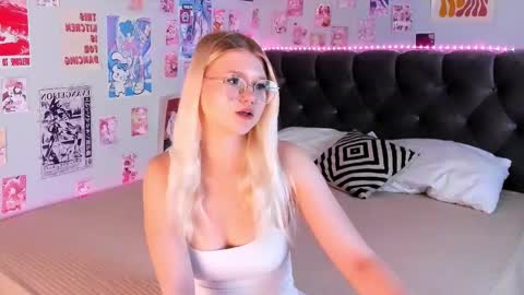 Snapshot of lunariafox chatting on 24, 5, 2026 lunariafox online show from 24, 5, 2026