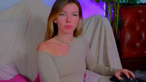 Snapshot of lunarishi chatting on 5, 12, 2024 Luna Rishi online show from 5, 12, 2024