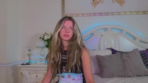 Snapshot of lunarishi chatting on 9, 9, 2025 Luna Rishi online show from 9, 9, 2025