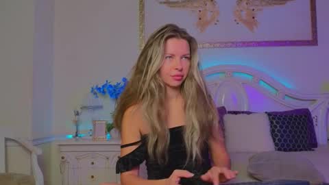 Snapshot of lunarishi chatting on 16, 10, 2025 Luna Rishi online show from 16, 10, 2025