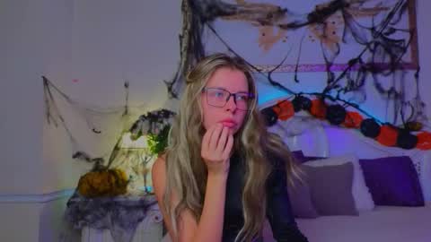 Snapshot of lunarishi chatting on 24, 10, 2025 Luna Rishi online show from 24, 10, 2025