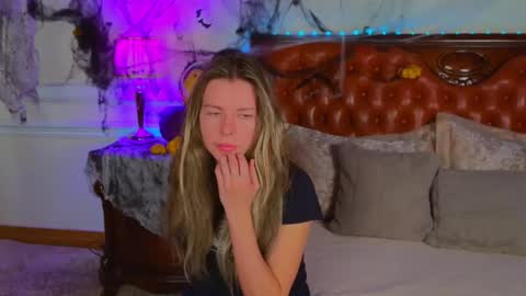 Snapshot of lunarishi chatting on 27, 10, 2025 Luna Rishi online show from 27, 10, 2025