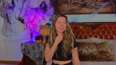 Snapshot of lunarishi chatting on 1, 11, 2025 Luna Rishi online show from 1, 11, 2025