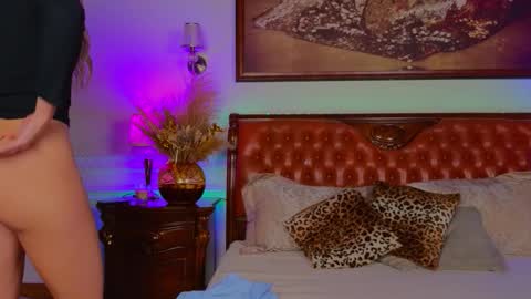 Snapshot of lunarishi chatting on 15, 11, 2025 Luna Rishi online show from 15, 11, 2025