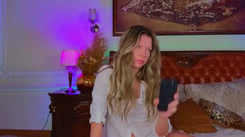 Snapshot of lunarishi chatting on 20, 11, 2025 Luna Rishi online show from 20, 11, 2025