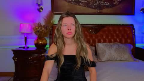 Snapshot of lunarishi chatting on 24, 11, 2025 Luna Rishi online show from 24, 11, 2025