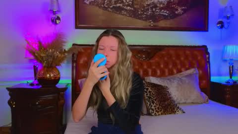 Snapshot of lunarishi chatting on 28, 11, 2025 Luna Rishi online show from 28, 11, 2025