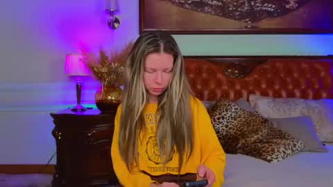 Snapshot of lunarishi chatting on 2, 12, 2025 Luna Rishi online show from 2, 12, 2025